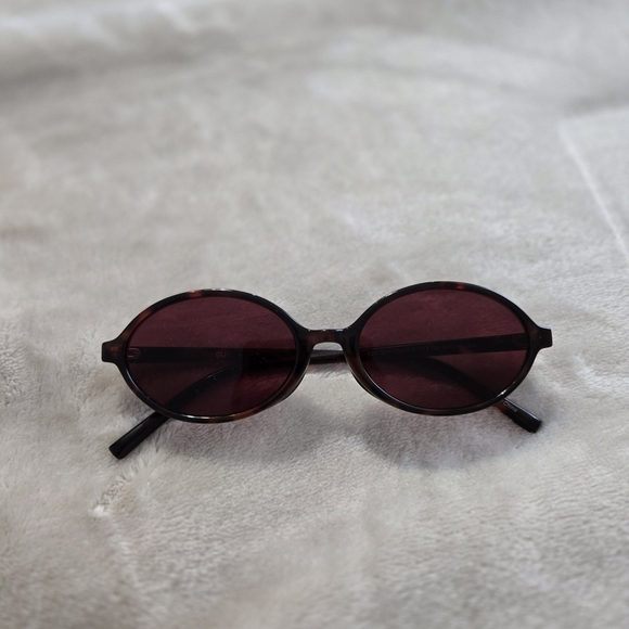 Accessories - Elegant Burgundy Sunglasses